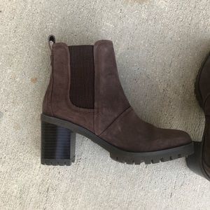 Ugg Women’s Hazel Chelsea Boot (Pinewood)